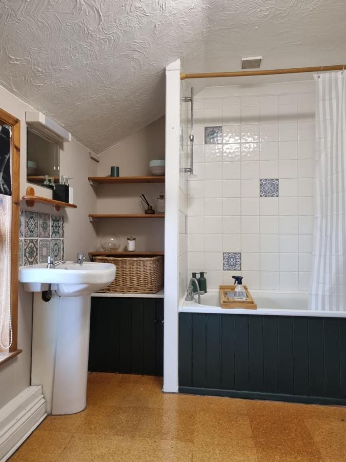 קאוז 2 Bedroom House Within Walking Distance Of Town מראה חיצוני תמונה